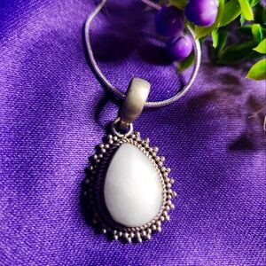 Elegant Silver and White Teardrop Pendant Necklace